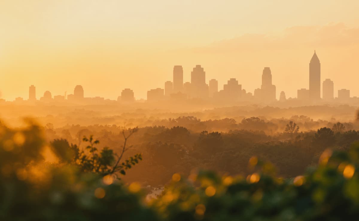How the Urban Heat Island Effect Worsens City Air Quality